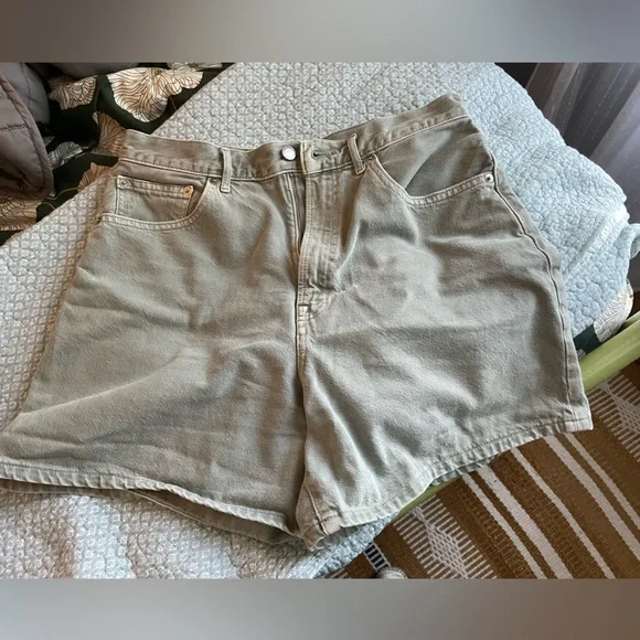 Everlane A-Line Short - Picture 2 of 7